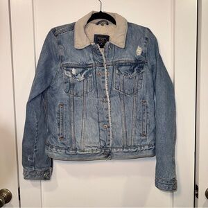 Abercrombie & Fitch Sherpa-Lined‎ Distressed Denim “Trucker” Jacket | Medium